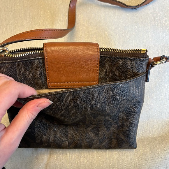 Michael Kors crossbody - Picture 6 of 6